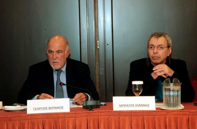 Από αριστερά: Γ. Βερνίκος Πρόεδρος Ο.Κ.Ε., Ι. Μπράτης, Αναπληρωτής Υπεύθυνος Έργου